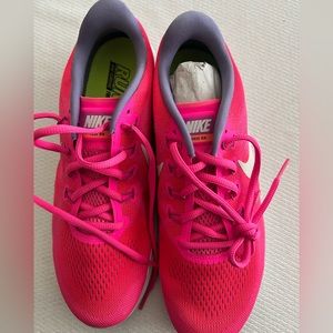 Women’s Nike - Size 11 brand new/never worn Free RN Knit shoes